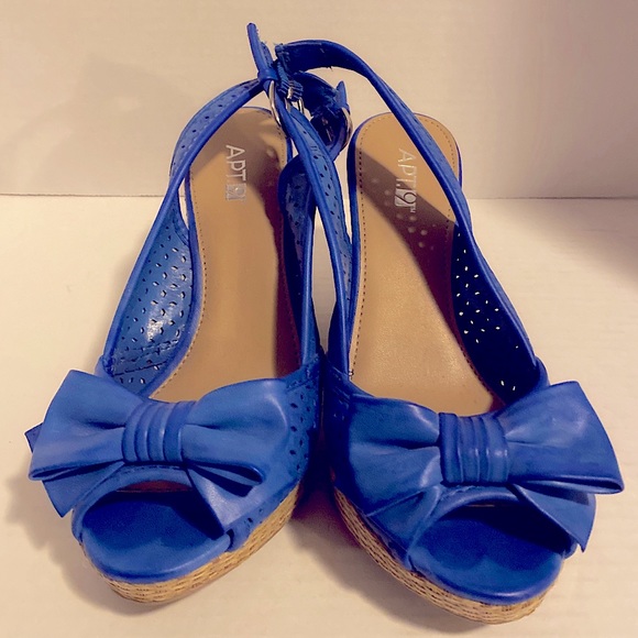 ⭐️HP!⭐️ Blue Bow Sling Back Wedges - Picture 3 of 5